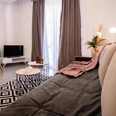 Apartamento Miriam's 2 *